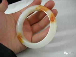 籽料手镯留皮大小怎么看,揭秘天然玉质之美
